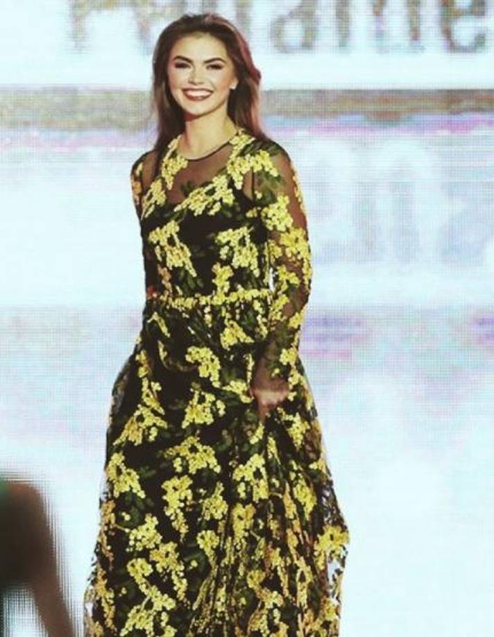 “Nosotros, los ciudadanos de Rusia, Bielorrusia y Ucrania, que actualmente sufre un inmenso sufrimiento, nos unimos para apelar a las autoridades suizas. La figura política y mediática rusa, y ex atleta, Alina Kabaeva, se está ocultando en Suiza”, se lee en la petición que pide a las autoridades expulsarla del país por ser “cómplice” de Putin. 