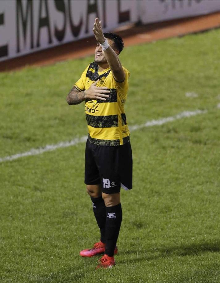 La celebración de Ramiro Rocca tras su gol que le dio el triunfo al Real España contra la Real Sociedad por la jornada 16 del Torneo Apertura 2023.