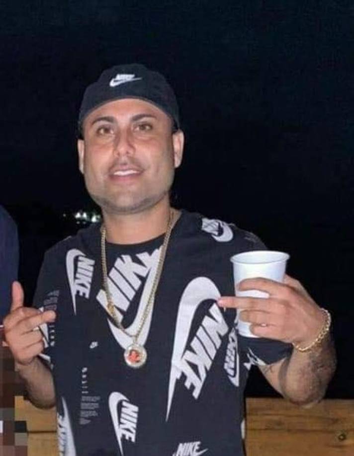 El joven Gilbert Reyes, presuntamente huyó a Estados Unidos con rumbo a Miami el día lunes 8 de enero y es considerado uno de los principales sospechosos de la muerte de María Cruz, Dione Solórzano y Nikendra McCoy. Reyes fue detenido el Viernes Santo en República Dominicana.