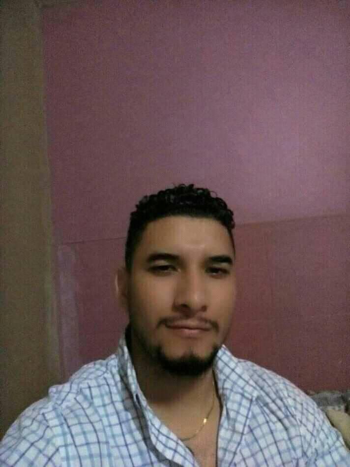 Ángel andaba estrenando moto cuando chocó contra taxi y murió en el barrio Cabañas