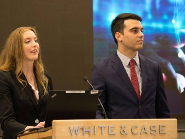 Los abogados de White &amp; Case LLP, firma que liderará ocho de las demandas contra Honduras, son reconocidos por su destacada experiencia y pericia en el campo del arbitraje internacional.