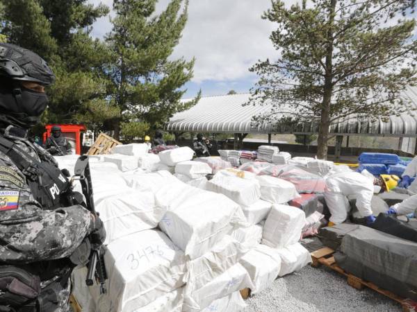 Esta destrucción también se enmarca en una serie de esfuerzos que incluyen tanto operaciones de seguridad en puertos y aeropuertos como acciones de prevención y educación.