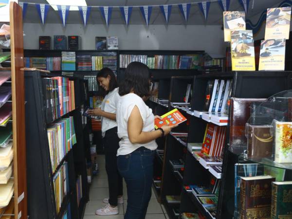 En tiempos de incertidumbre, las personas tienden a buscar recursos como los libros para mejorar su bienestar y alcanzar sus metas personales y profesionales.