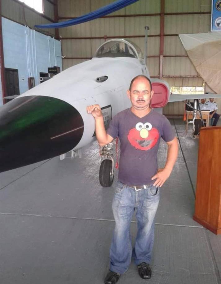 Erick Rosales, “El Nabo”, popular personaje de la radiodifusión ceibeña. Por su discapacidad fue abandonado por su familia, pero encontró amigos que lo acogieron hasta su muerte el pasado 11 de julio. 