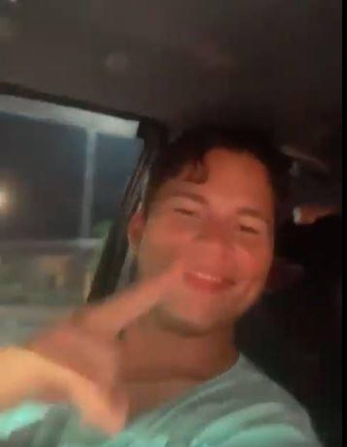 La razón del choque aún se desconoce, pero se sospecha que Kevin intentó esquivar un automóvil y al hacerlo chocó con el furgón.