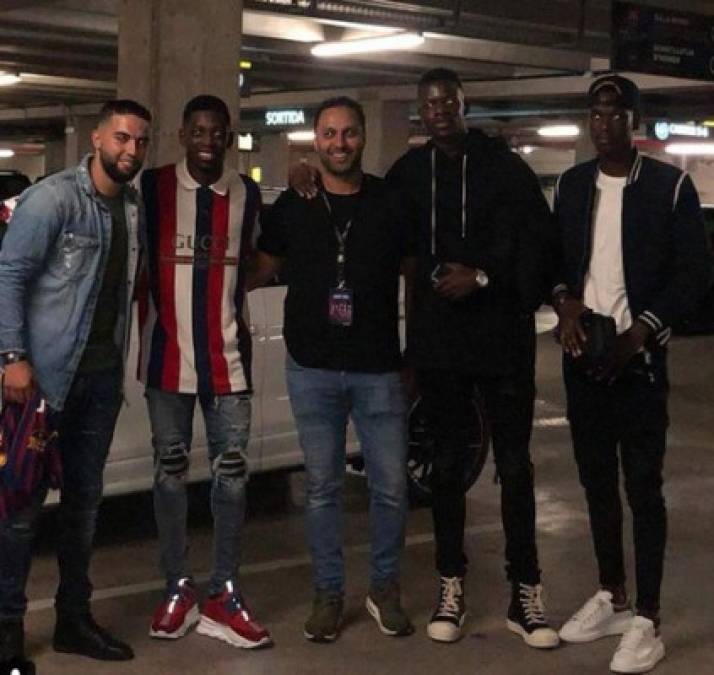 Dembélé llega al extremo de realizar hasta dos viajes en cuestión de pocos días antes de los juegos del Barcelona. Francia y Marruecos son sus destinos favoritos, siempre se deja ver con sus amigos.