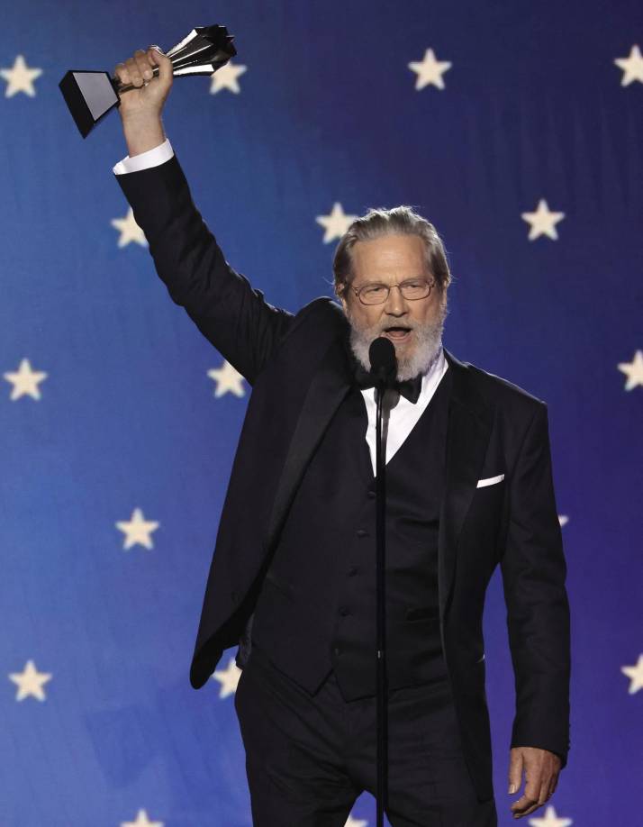 Jeff Bridges recibió el premio Critics’ Choice Lifetime Achievement Award por su trayectoria.