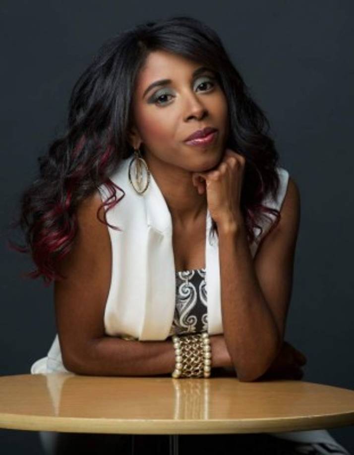 Desde muy joven Lilly comenzó a servir en su iglesia local, desempeñándose como maestra de escuela dominical, posteriormente ella fundó y dirigió el grupo de alabanza y adoración. En aquella época también participó en la grabación de jingles para la radio y televisión, con lo que se hizo conocida en su país, a nivel nacional.