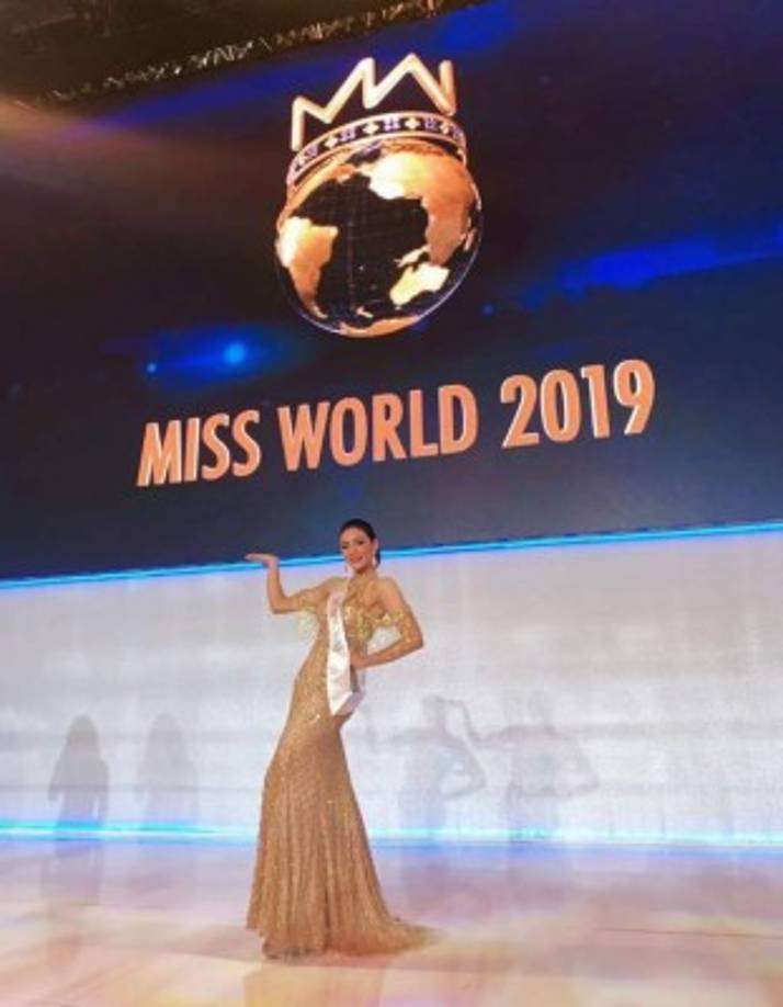La hondureña lució bellísima con un vestido dorado y su cabello recogido el pasado sábado en Londres, ciudad donde se realizó el evento.