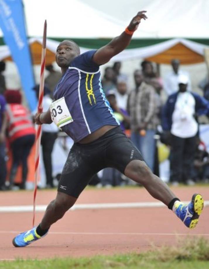 ATLETISMO. Buscando la gloria. Julius Yego, campeón de Kenia y del mundo en lanzamiento de jabalina, entrena en los ensayos para los Juegos Olímpicos de Rio.