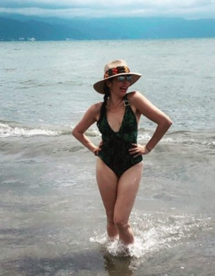 La actriz no es tímida al momento de compartir fotos en traje de baño y lo cierto es que no luce nada mal. Al contrario, luce una figura muy esbelta.
