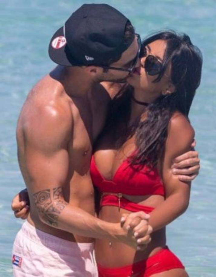 Daniella Semaan, una exmodelo libanesa, es 12 años mayor que el jugador catalán.