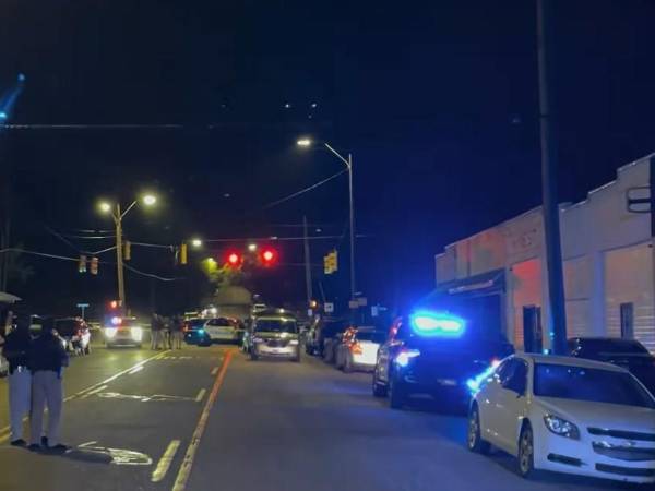 La CNN precisó que la Policía no ha identificado aún a ningún sospechoso del tiroteo.