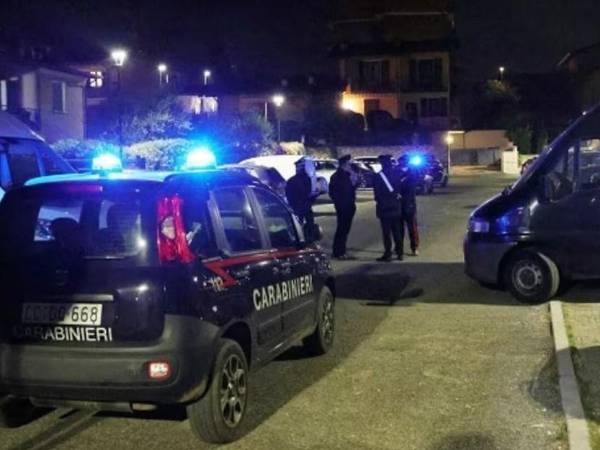 El sujeto trasladó el cuerpo sin vida de su esposa hasta la comisaría en el baúl de su vehículo.