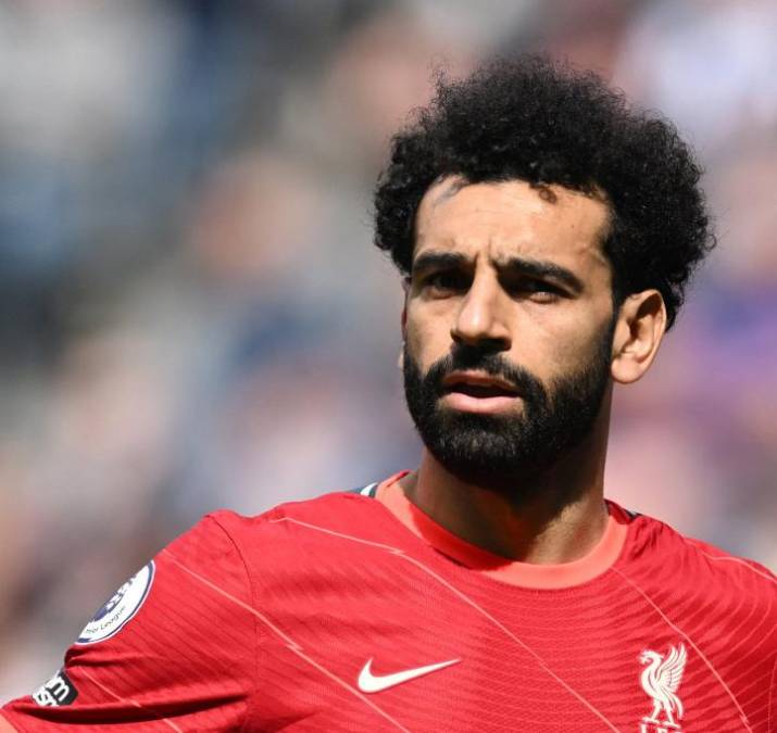 El delantero Mohamed Salah está en conversaciones de renovación con Liverpool, pero hay diferencias en el salario que pretende el jugador y el que ofrece el club. El delantero está abierto a negociar con otros clubes, entre esos está el PSG y Barcelona.