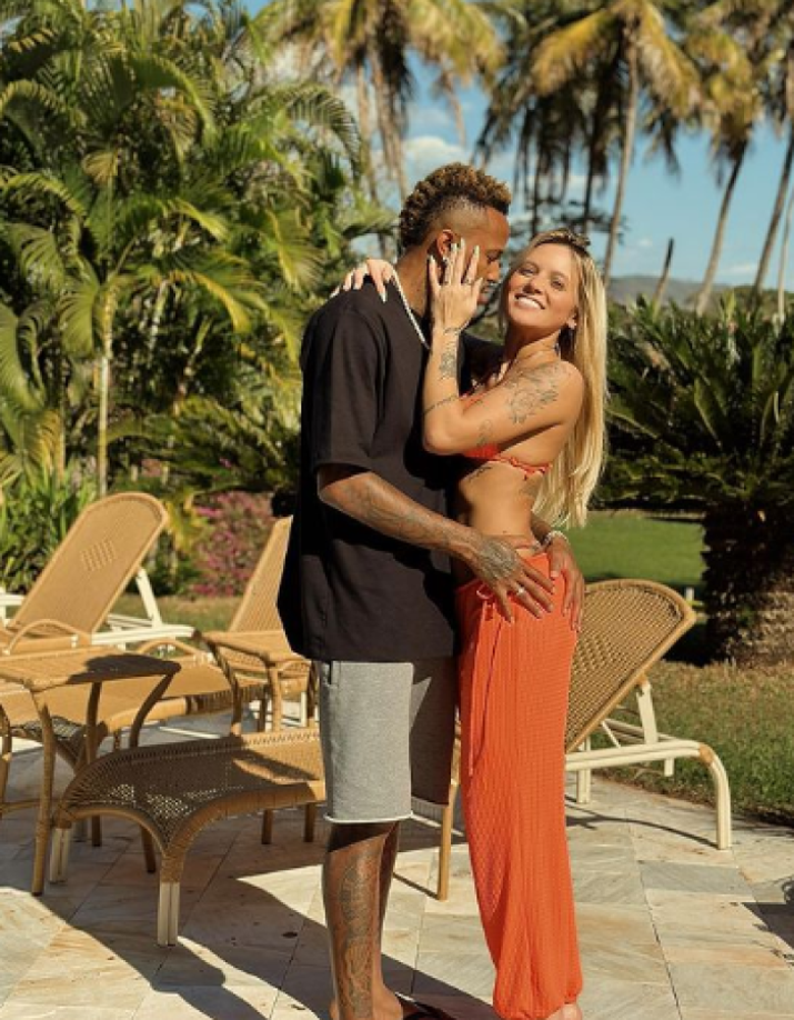 De esta forma el zaguero presentó oficialmente a su nueva ilusión tras varios rumores de que estaban juntos.