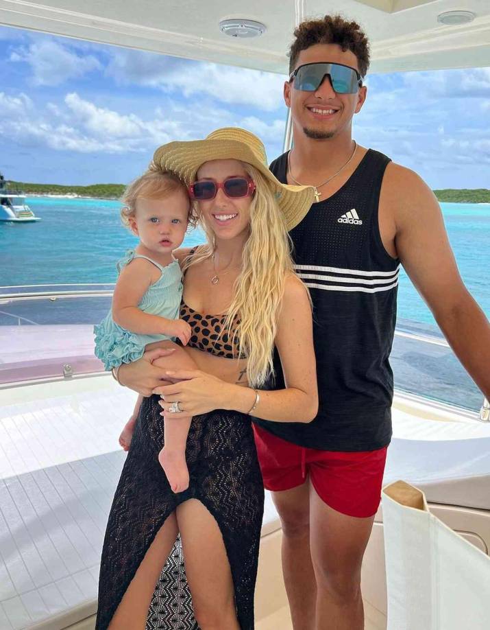 Los recién casados se embarcaron en una romántica luna de miel el 15 de marzo, tres días después de convertirse en marido y mujer durante una ceremonia en Maui.