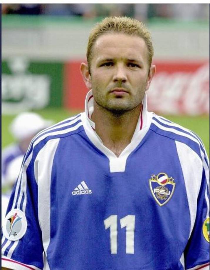 Dos años más tarde pasó al Estrella Roja de Belgrano, el equipo más grande Serbia. Ganó la Copa de Europa en la temporada 1990-91 con el Estrella Roja. En la final, el Estrella Roja Belgrado derrotó al Olympique de Marsella en la tanda de penaltis, después de un 0-0 a tiempo completo. Con este club ganó una Liga (2000) y dos Copas (2000 y 2004).