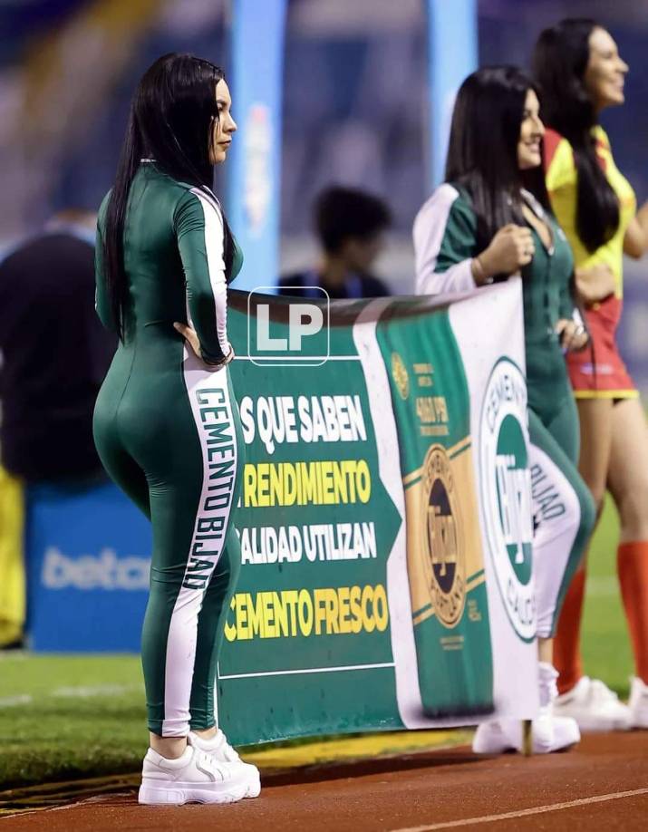 Bellas chicas edecanes acapararon miradas previo al Clásico Marathón-Olimpia.