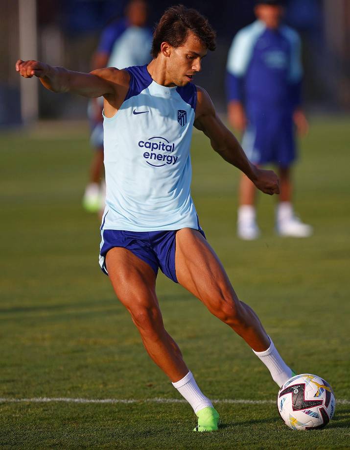 Joao Félix, delantero del Atlético de Madrid y exjugador del Chelsea, vuelve a ser relacionado con el Barcelona. “El sueño del jugador, que apunta al PSG, sería vestir de azulgrana, algo que ahora se considera imposible”, detalla Mundo Deportivo.