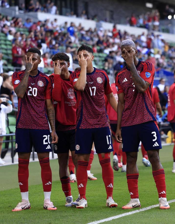 Así celebraron los jugadores de Costa Rica el gol de Josimar Alcócer que significó el 2-0 ante Paraguay.