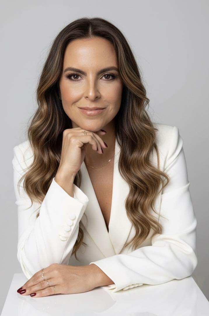 Kate del Castillo adopta muñeca como hija y su padre le reclama: quiero nietos reales