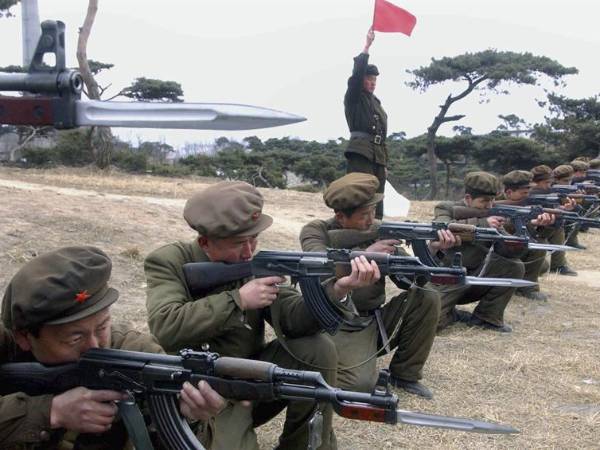 Soldados norcoreanos durante maniobras militares.