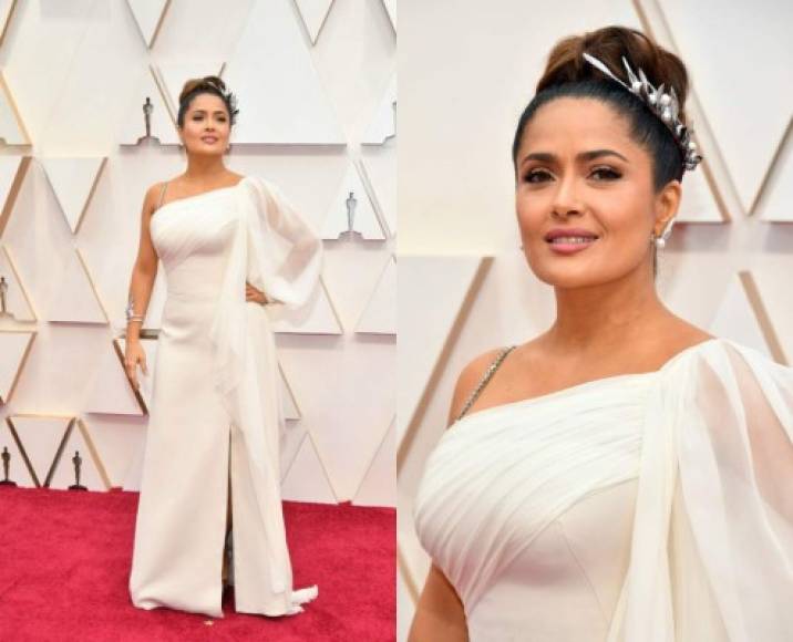 La mexicana Salma Hayek se inspiró en la antigua Grecia con un diseño de Gucci que remató con un prendedor de laureles que adornaba su cabello.