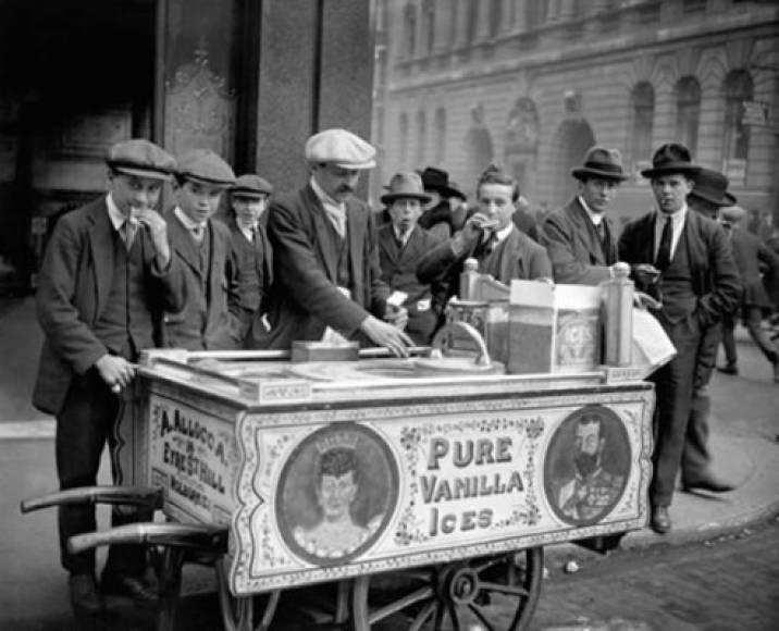 Nancy M. Johnson fue una de las creadoras de máquinas para fabricar helados a mediados del siglo XIX en los Estados Unidos. Ya se habían creado varios modelos antes de la suya, pero la de Johnson era automática, esto permitió la fabricación de helados a nivel masivo. <br/><br/>Imagen tomada de https://www.bicaalu.com