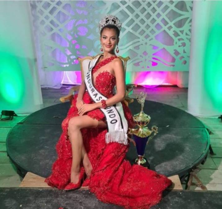 Dayana Bordas, de 24 años, compagina sus compromisos de Miss Honduras Mundo con sus estudios. La joven es estudiante de la carrera de medicina.