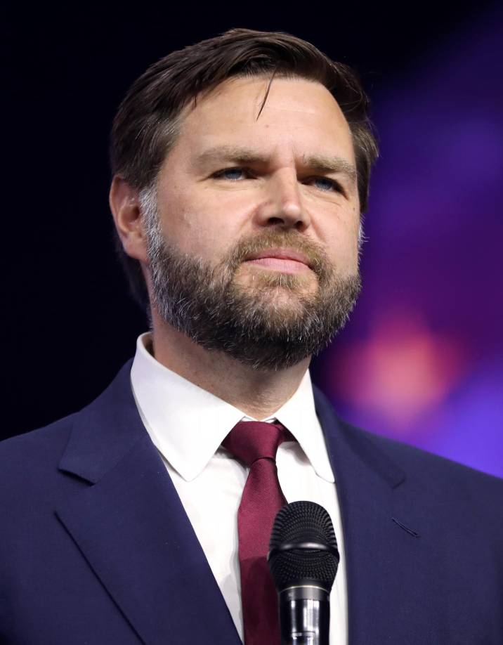 En 2016, cuando publicó sus memorias, Vance no llevaba a Trump en el corazón, y en una entrevista con la radio pública NPR llegó a decir: “No puedo soportar a Trump. Temo que esté llevando a la clase trabajadora blanca a un lugar muy oscuro”.