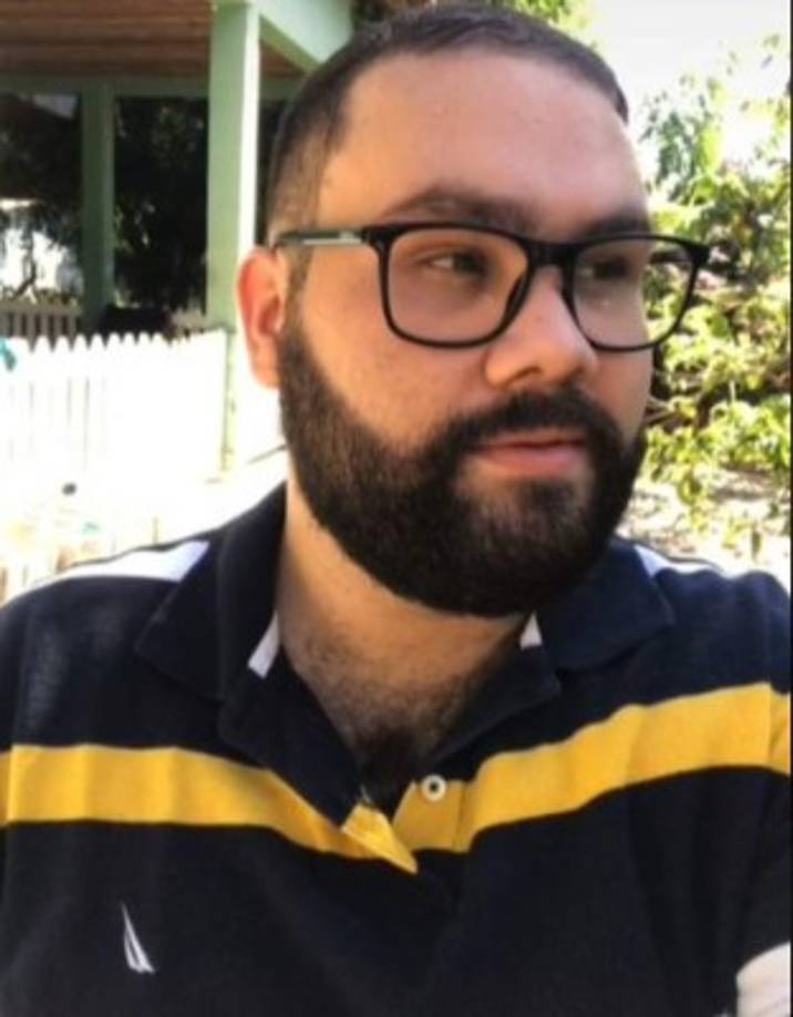 Se cree que el ataque armado esté relacionado con un posible asalto para despojarlo de su moto.