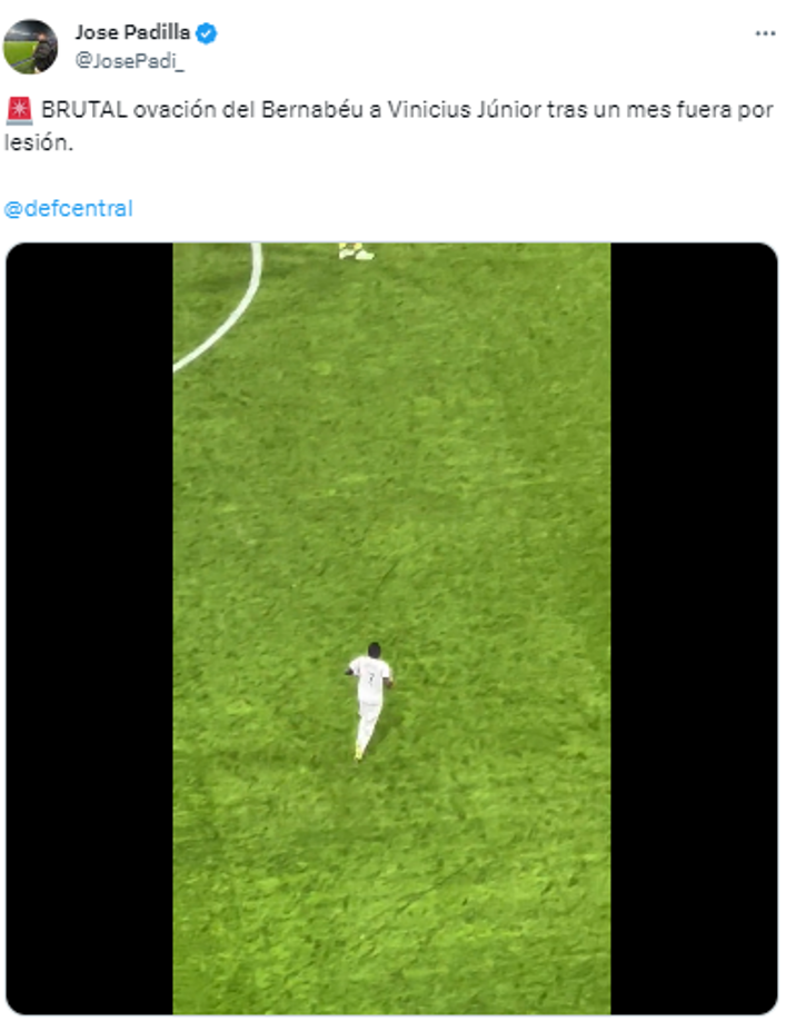 El futbolista brasileño fue ovacionado por los aficionados presentes en el Santiago Bernabéu. 