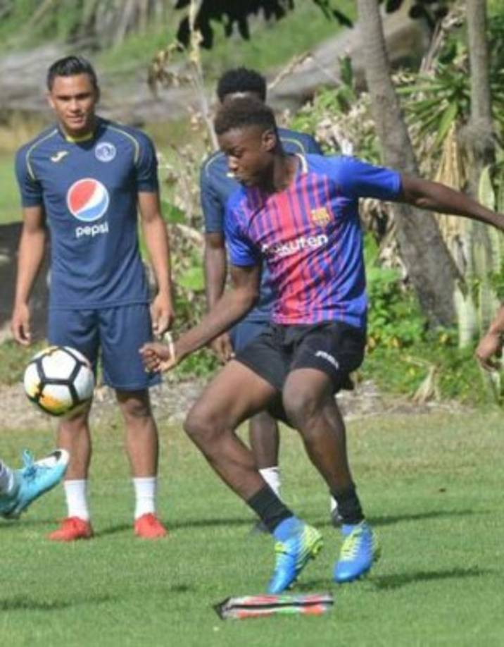 Pupa' Güity: Sorpresa, el boxeador decidió dejar a un lado su carrera como boxeador y llegó al Motagua para probarse como futbolista. En su momento estuvo en las categorías inferiores del Marathón . Hoy espera ligarse al fútbol.