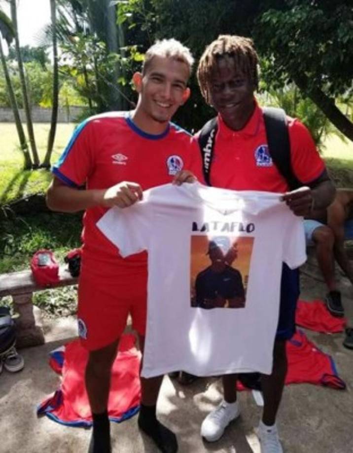 'La Taflo' también se tomó una foto con Rembrandt Flores.