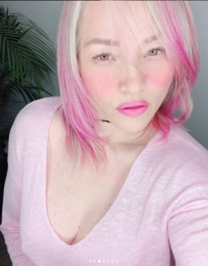 El cambio físico en la artista ha despertado un mundo de emociones en su vida que la hace lucir mucho más segura. <br/><br/>“Aunque ya transcurrieron dos años de éso, mucha gente apenas se está dando cuenta. El año pasado busqué adaptarme, entender que ya no tengo el mismo volumen y que si llego a una boutique puedo pedir hasta la talla chica”, expresó.<br/>