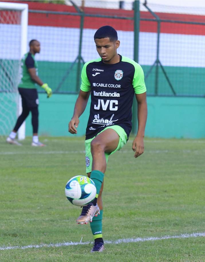 9. José Aguilera (Marathón, lateral).