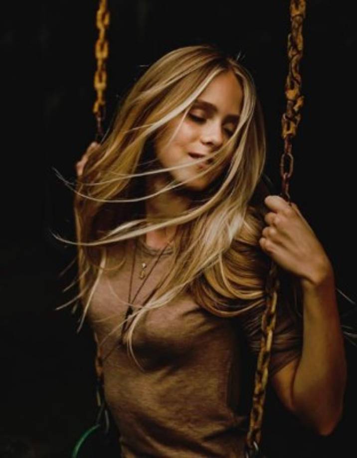 'Quiero estudiar actuación en la universidad, me interesan otras cosas como la escritura, me encanta escribir y el diseño de modas', indicó en una entrevista reciente a medios mexicanos.