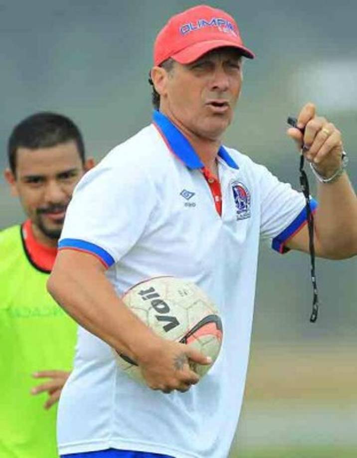 Pedro Troglio: El entrenador argentino ha sonado en Panamá para que tome las riendas la selección panameña. Tras la noticia, el estratega del Olimpia ha dejado claro que no se moverá del equipo catracho.