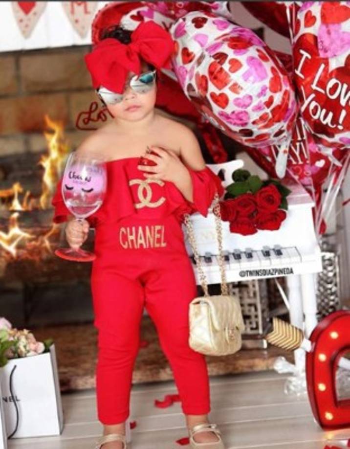 La pequeña diva tiene una sesión de fotos por semana, ya ha modelado para diferentes marcas importantes.