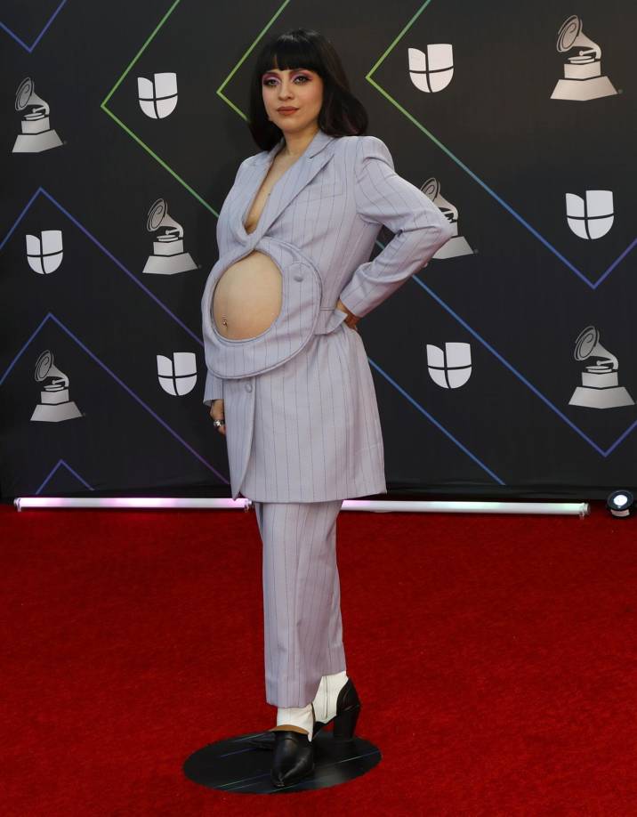 La cantante chilena es una de las favoritas de la alfombra roja de los Latin Grammy 2021. 