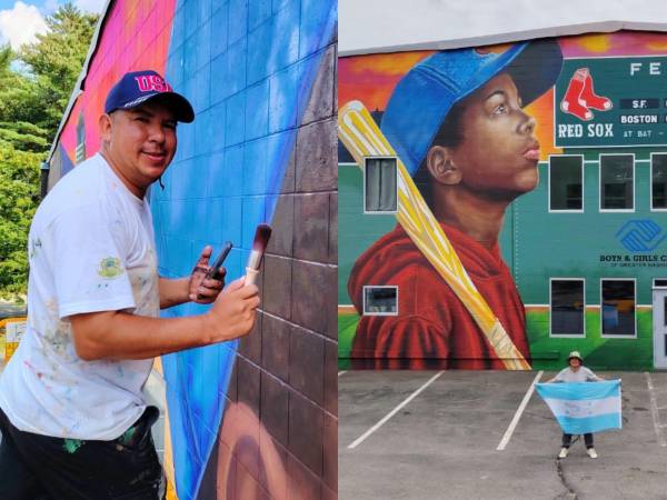 Tecla Martínez durante el proceso de creación del mural y luego posando orgulloso con la bandera de Honduras frente a su obra.