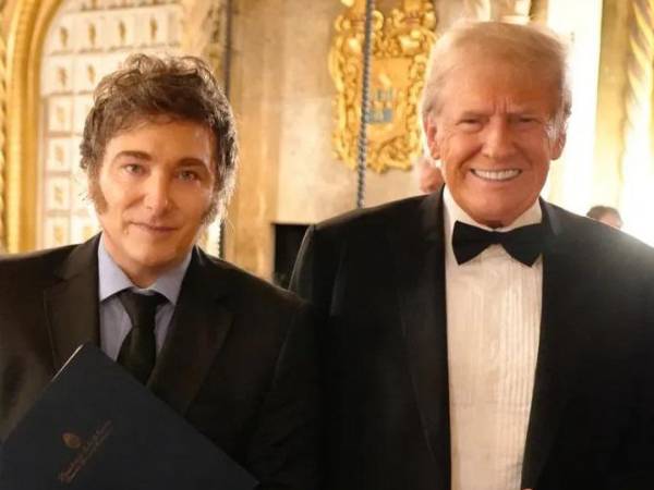 Milei viajó a Florida para reunirse con Trump durante un foro de conservadores que se llevó a cabo en Mar-a-Lago, la mansión del magnate en Palm Beach.