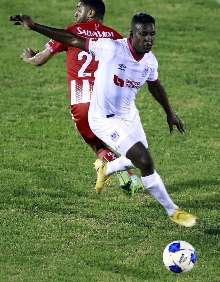 Brayan Beckeles - El defensa jugó un buen partido en la ida de la final y volverá a estar en la zona baja del equipo merengue.