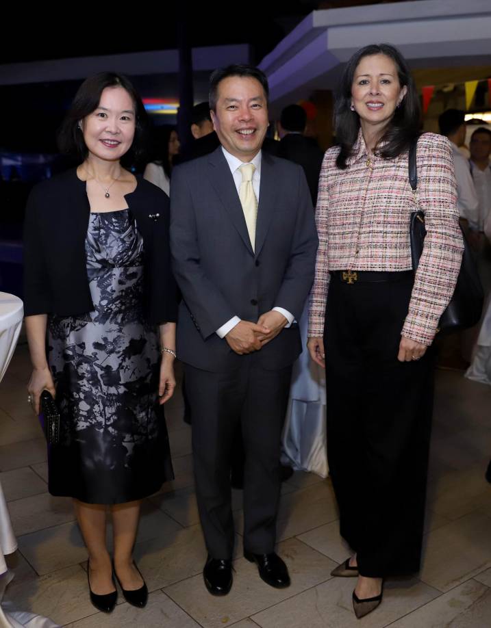Woohyun Cho, Moon up Sung y María José Jarquín