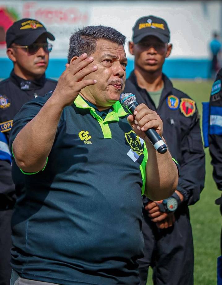 El presidente del Olancho FC, Samuel García, reveló la oferta que le hicieron a Agustín Auzmendi para que siguiera. “Nosotros le hicimos una propuesta de 15 mil dólares para que se quedara en el equipo y su representante estaba pidiendo unos 20 mil dólares, lo cual es imposible para nuestro equipo y la junta directiva de forma oficial, contundente y definitiva ha decidido retirar todo tipo de oferta al jugador, Olancho FC está por encima de cualquier jugador”.