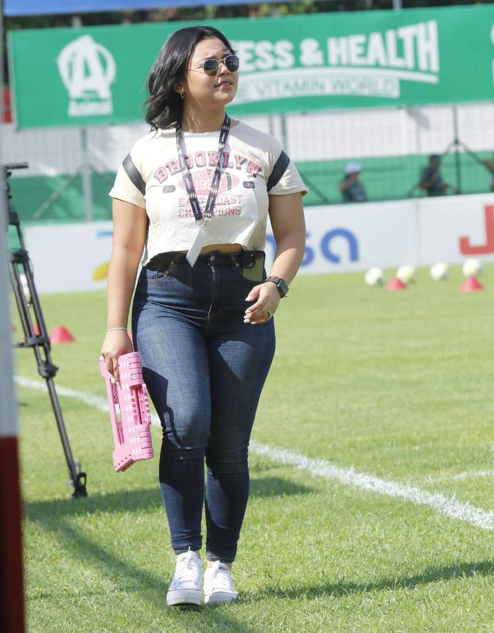Otras chicas que estuvieron presentes en el estadio Yankel Rosenthal durante el juego Marathón-Génesis.