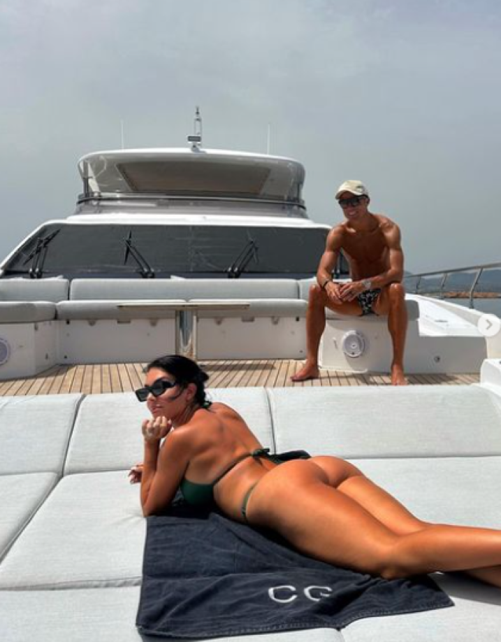 La feliz pareja volvió a Italia para disfrutar de unos días de desconexión en alta mar en compañía de sus hijos.