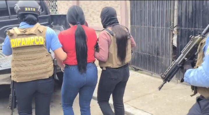Policía: peligrosa extorsionadora de la 18 operaba bajo órdenes dictadas en visitas conyugales