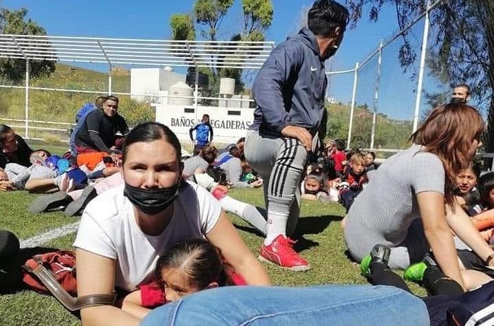 Pánico en juego de fútbol tras balacera en que murieron cuatro policías en México